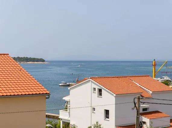 Fia 70S Beach Apartment 라브 펜션