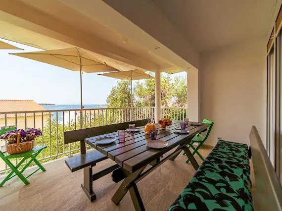 Fia 70S Beach Apartment 라브