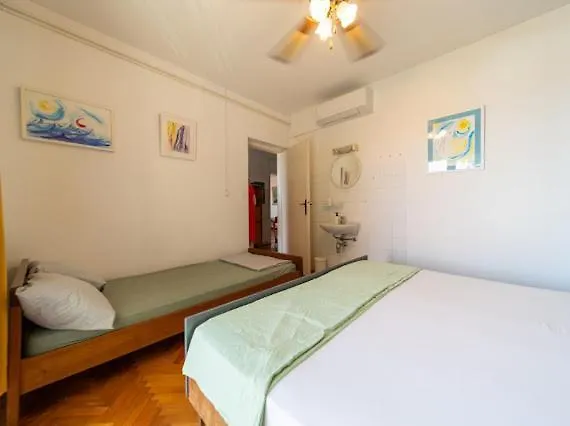 Fia 70S Beach Apartment 라브 0*,  크로아티아